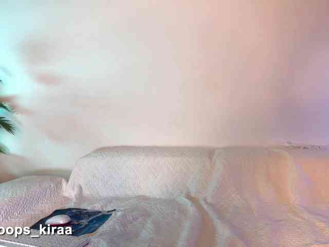 Oops_kiraa webcam
