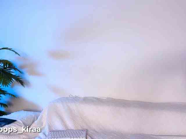 Oops_kiraa webcam