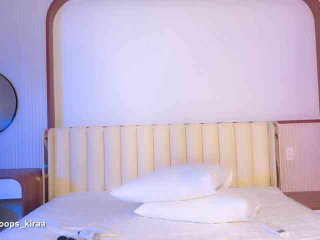 Oops_kiraa webcam