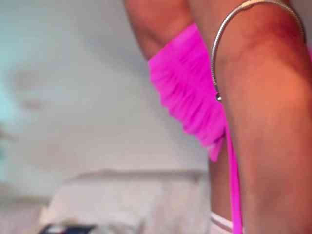 Oops_kiraa webcam