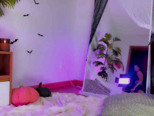 Oops_kiraa webcam