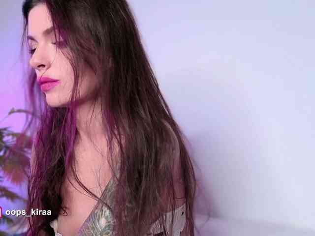Oops_kiraa webcam