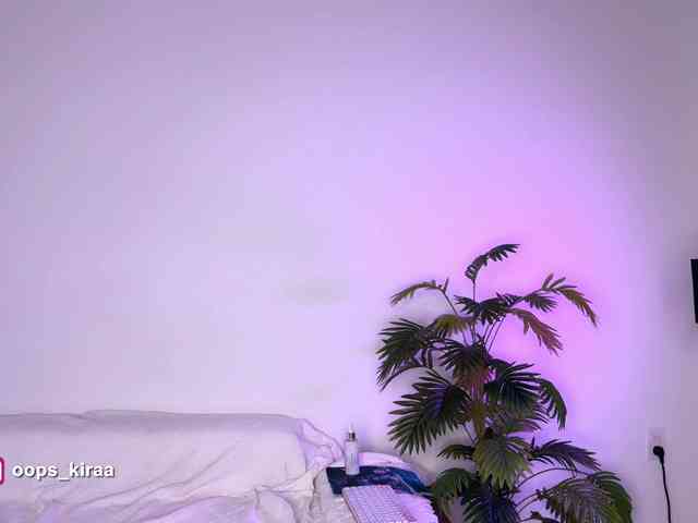 Oops_kiraa webcam