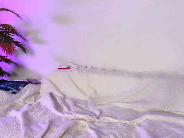 Oops_kiraa webcam