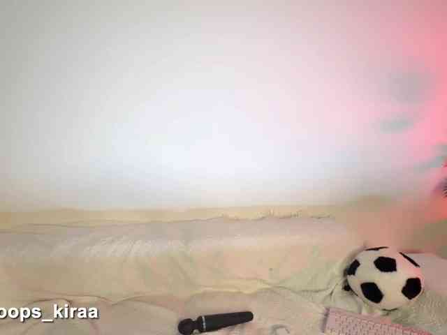 Oops_kiraa webcam