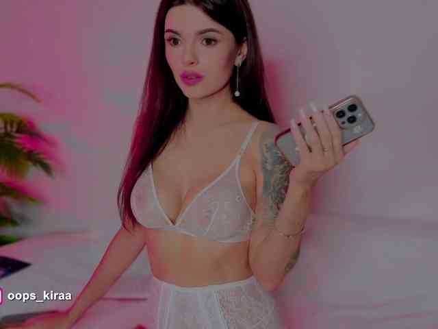 Oops_kiraa webcam