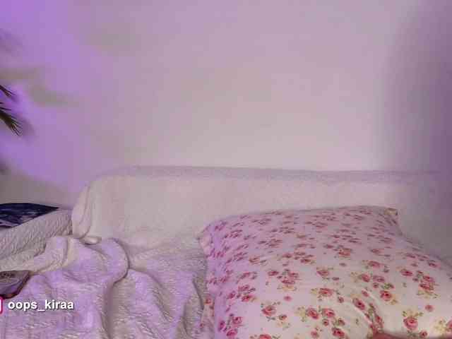 Oops_kiraa webcam