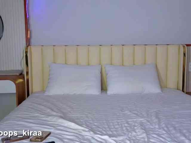 Oops_kiraa webcam