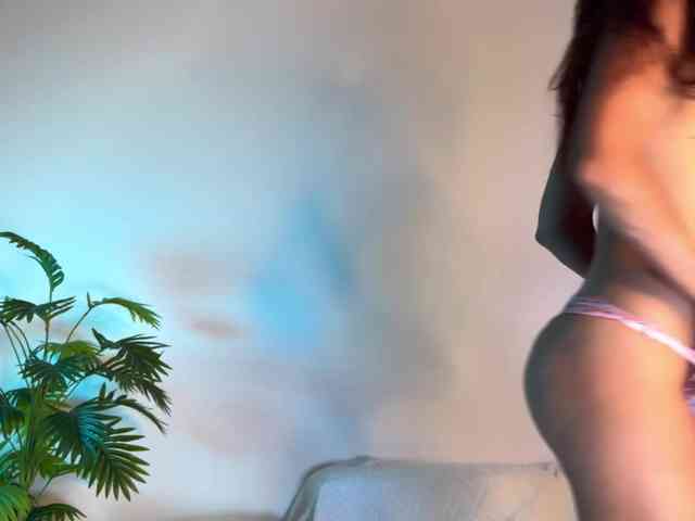 Oops_kiraa webcam