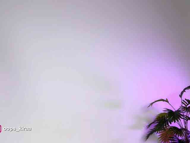 Oops_kiraa webcam