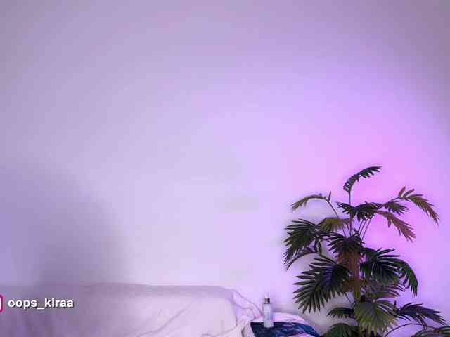Oops_kiraa webcam