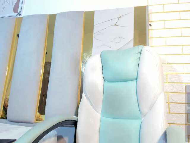  Lia-Ashley chat room