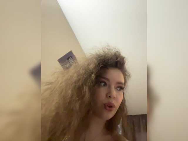 Live трансляция YourLadyyy - Runet.cam