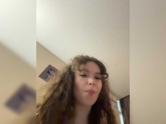 Live трансляция YourLadyyy - Runet.cam