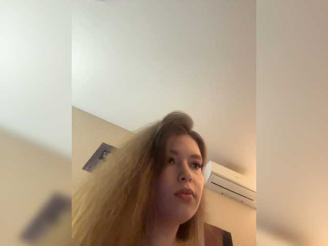 Live трансляция YourLadyyy - Runet.cam