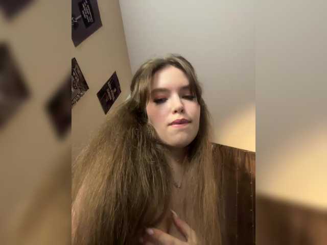 Live трансляция YourLadyyy - Runet.cam