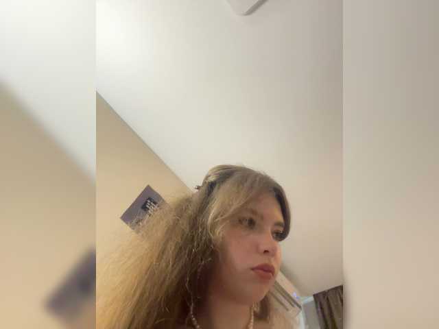 YourLadyyy live webcam show
