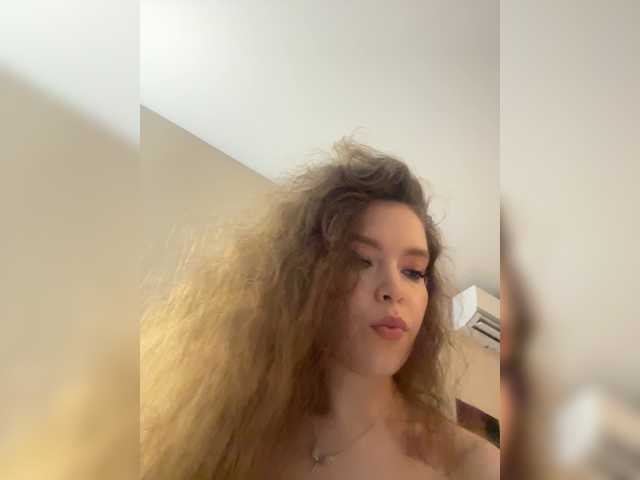 Live трансляция YourLadyyy - Runet.cam