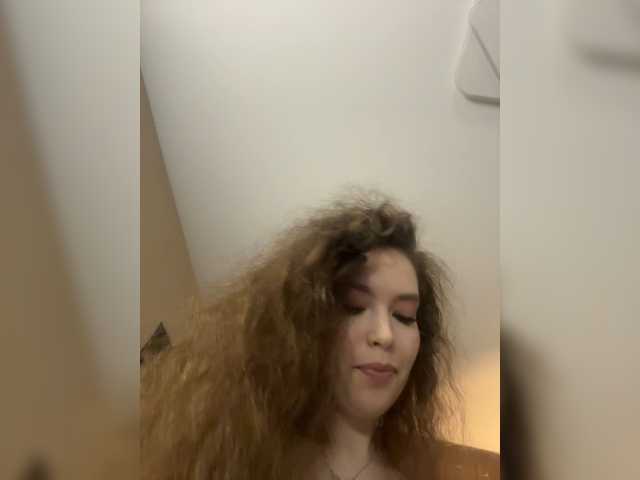 Live трансляция YourLadyyy - Runet.cam