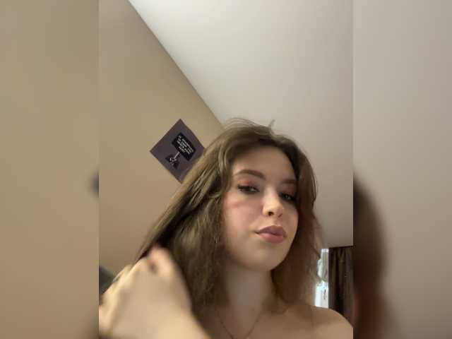 Live трансляция YourLadyyy - Runet.cam