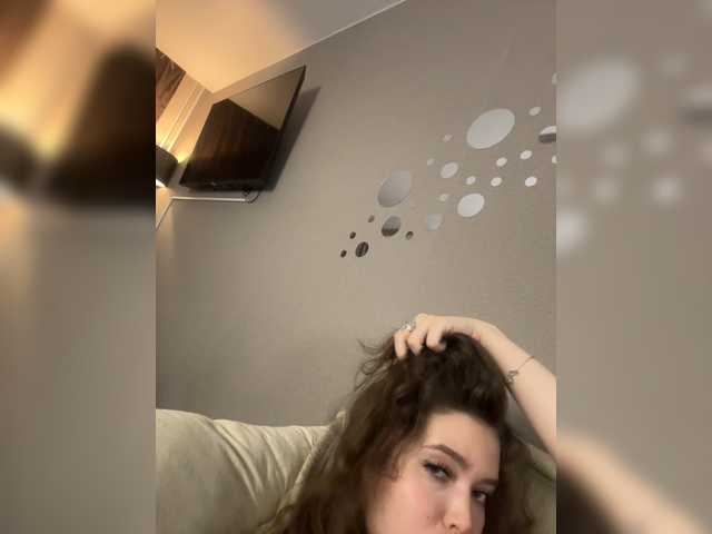 le modèle YourLadyyy est en webcam porno dans un show sur le site bongacams, il possède les tags suivants: White/Caucasian,Brunette,Shaved