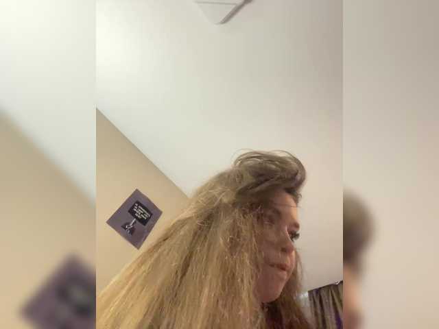 YourLadyyy live webcam show