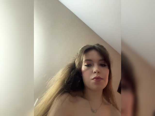 Live трансляция YourLadyyy - Runet.cam