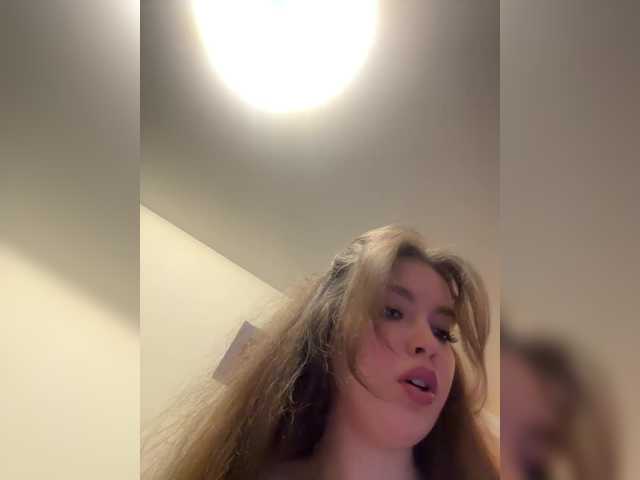 LadyEmily's BongaCams show and profile