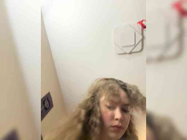 YourLadyyy webcam