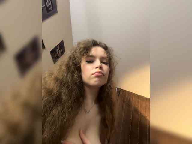 YourLadyyy webcam
