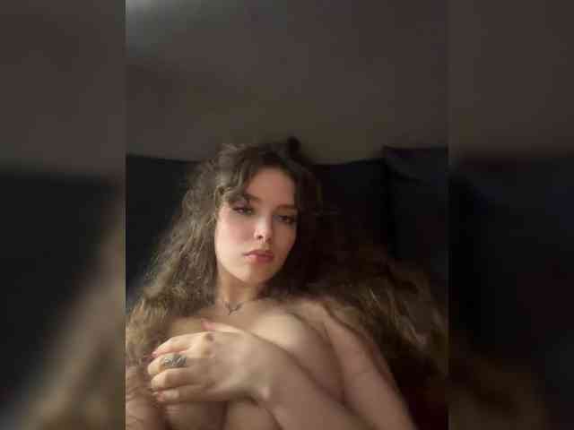 YourLadyyy webcam