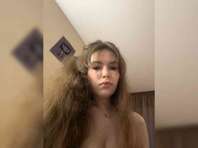 YourLadyyy webcam