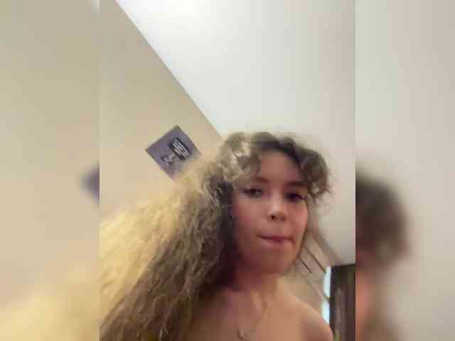 YourLadyyy webcam