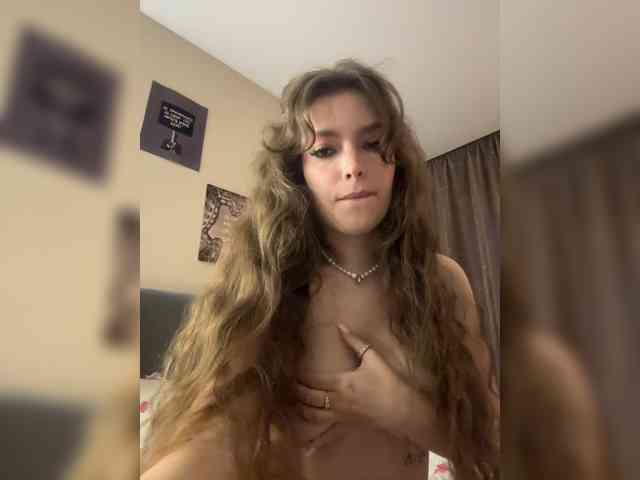 YourLadyyy webcam
