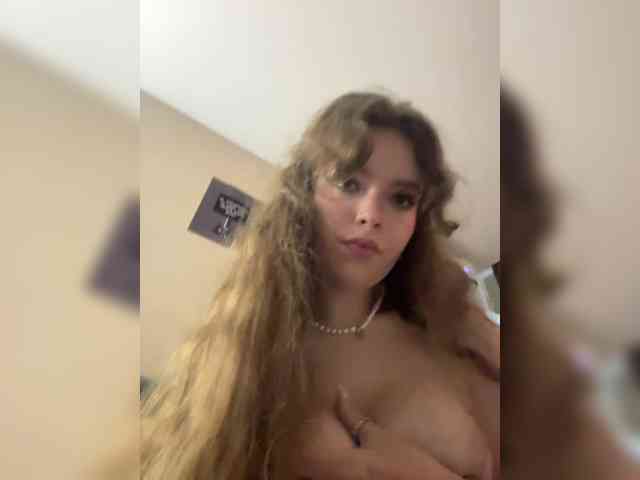 YourLadyyy webcam