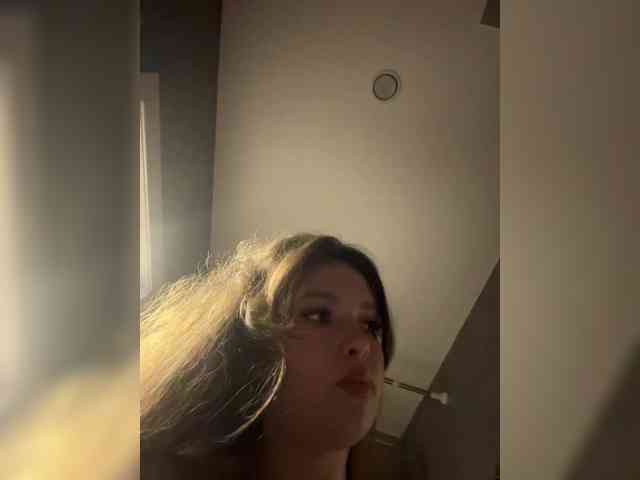 YourLadyyy webcam