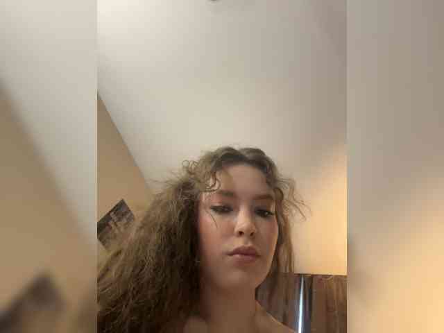 YourLadyyy webcam