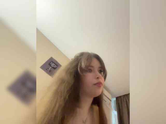 YourLadyyy webcam