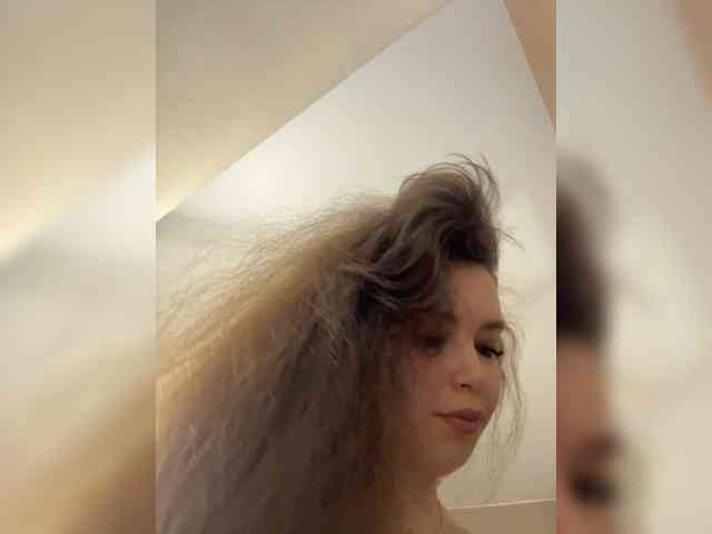 YourLadyyy webcam