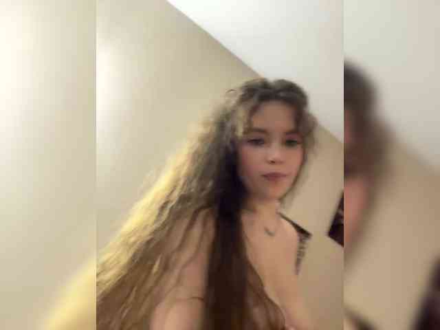 YourLadyyy webcam