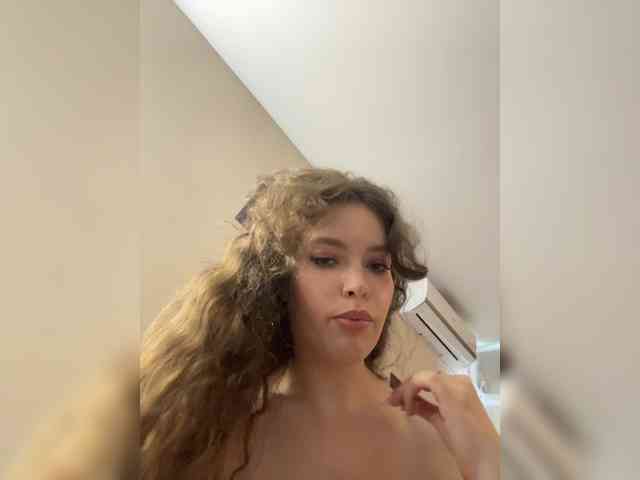 YourLadyyy webcam