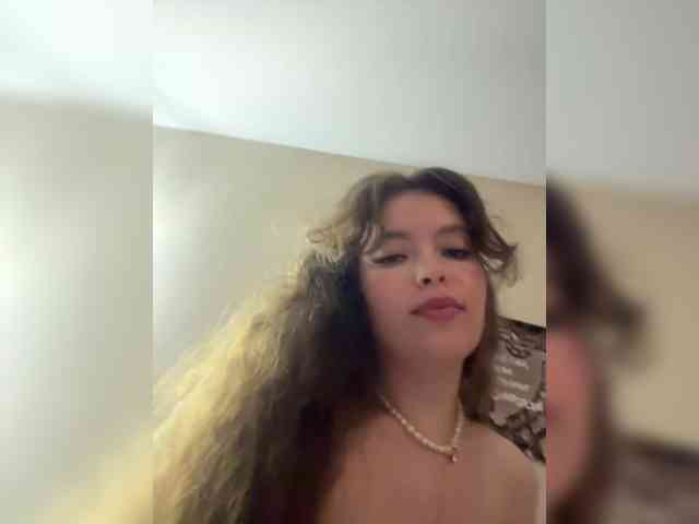 YourLadyyy webcam