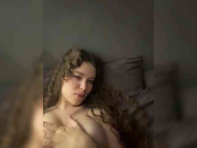 YourLadyyy webcam