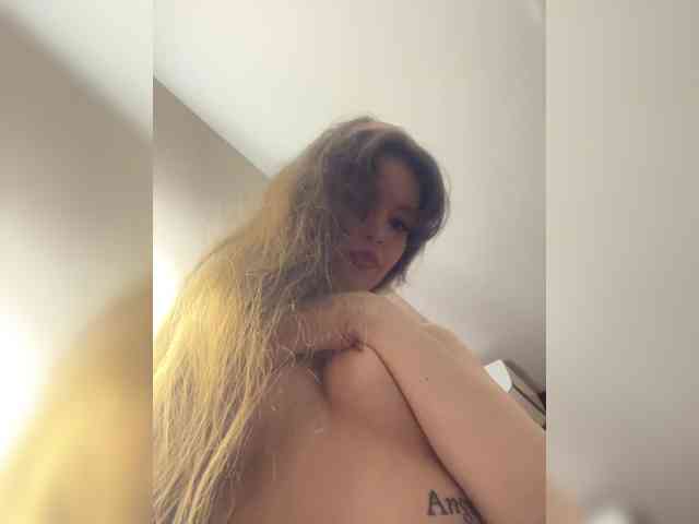 YourLadyyy webcam