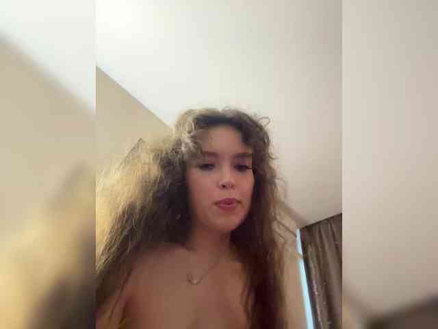 YourLadyyy webcam