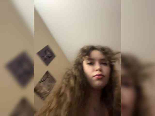 YourLadyyy webcam
