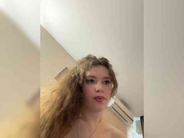 YourLadyyy webcam