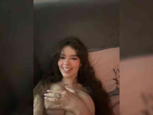 YourLadyyy webcam