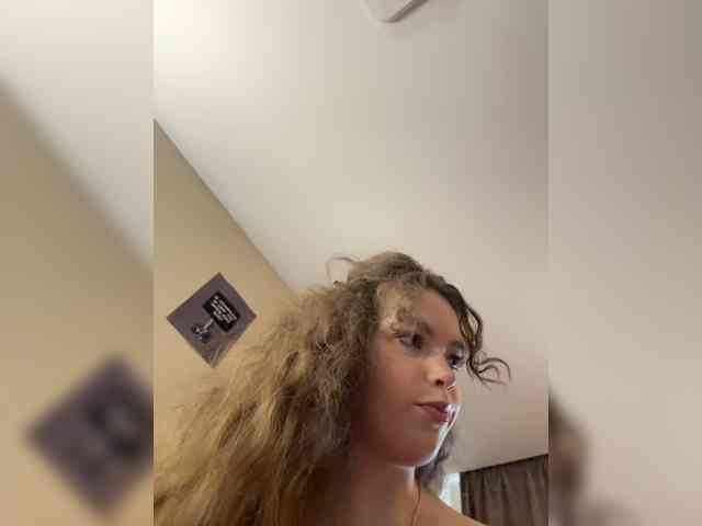YourLadyyy webcam