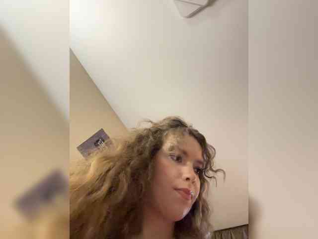 YourLadyyy webcam
